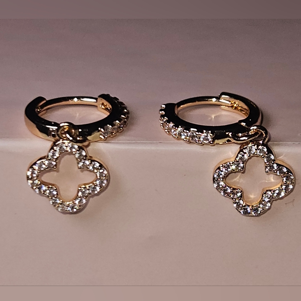 Lucky Charm Clover Earrings - Golden Aura ✨ - Picture 5 of 7